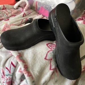 Dansko size 42 NWOT black mule clogs